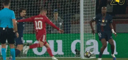 天博体育官方入口-麦卡利斯特起脚劲射，帕乔防守时手臂碰到皮球